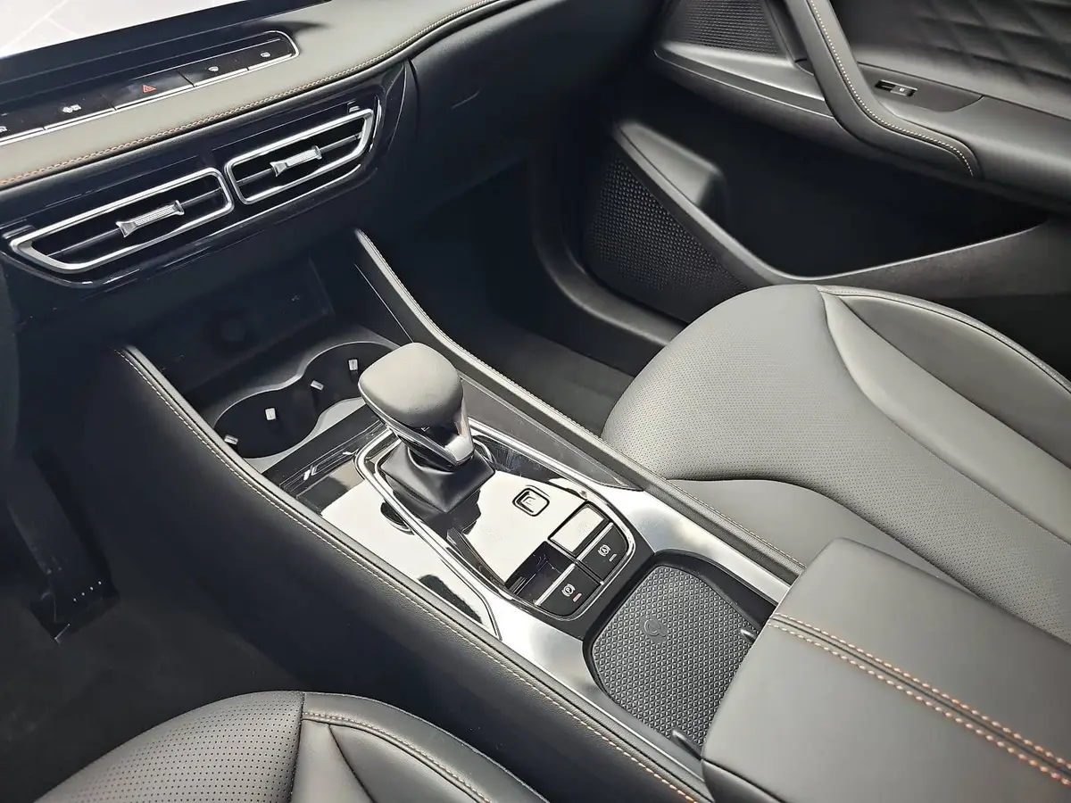 MG HS 1.5 PLUG-IN-HYBRID MY25.5 LUXURY LEDER 360-GRAD-KAMERA 19-ZOLL-LM