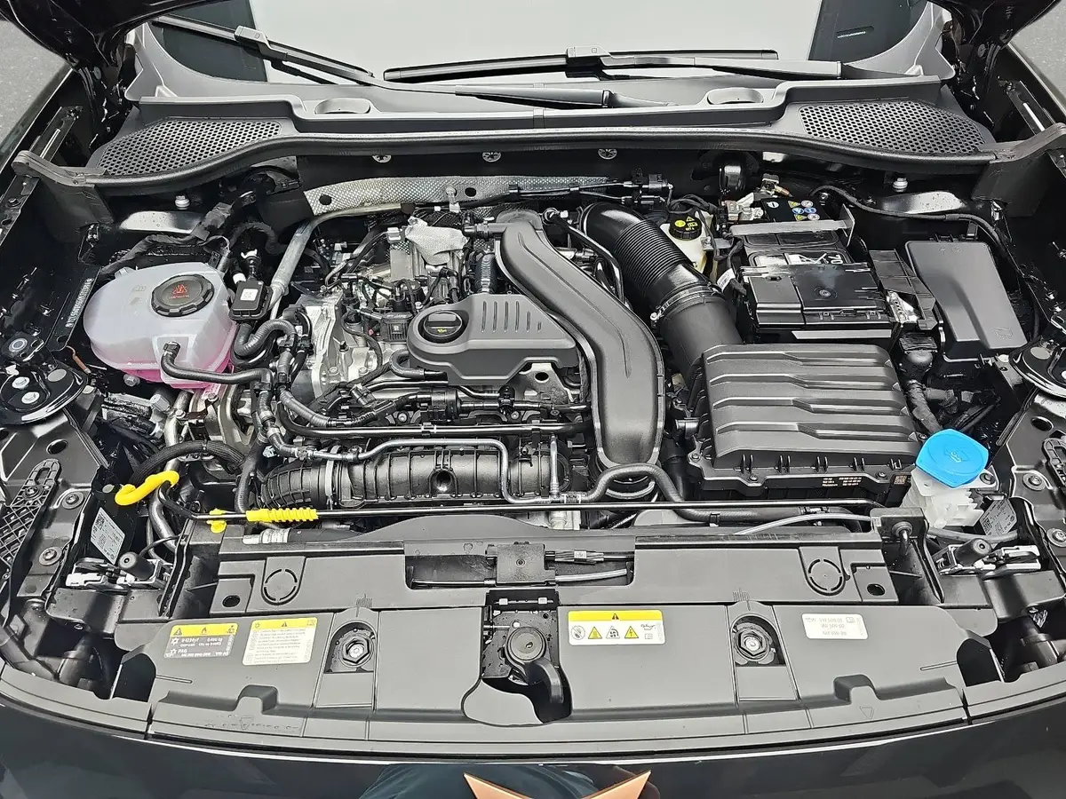 CUPRA FORMENTOR 1.5 ETSI DSG LED EDGE PAKET EL.HECKKLAPPE KAM