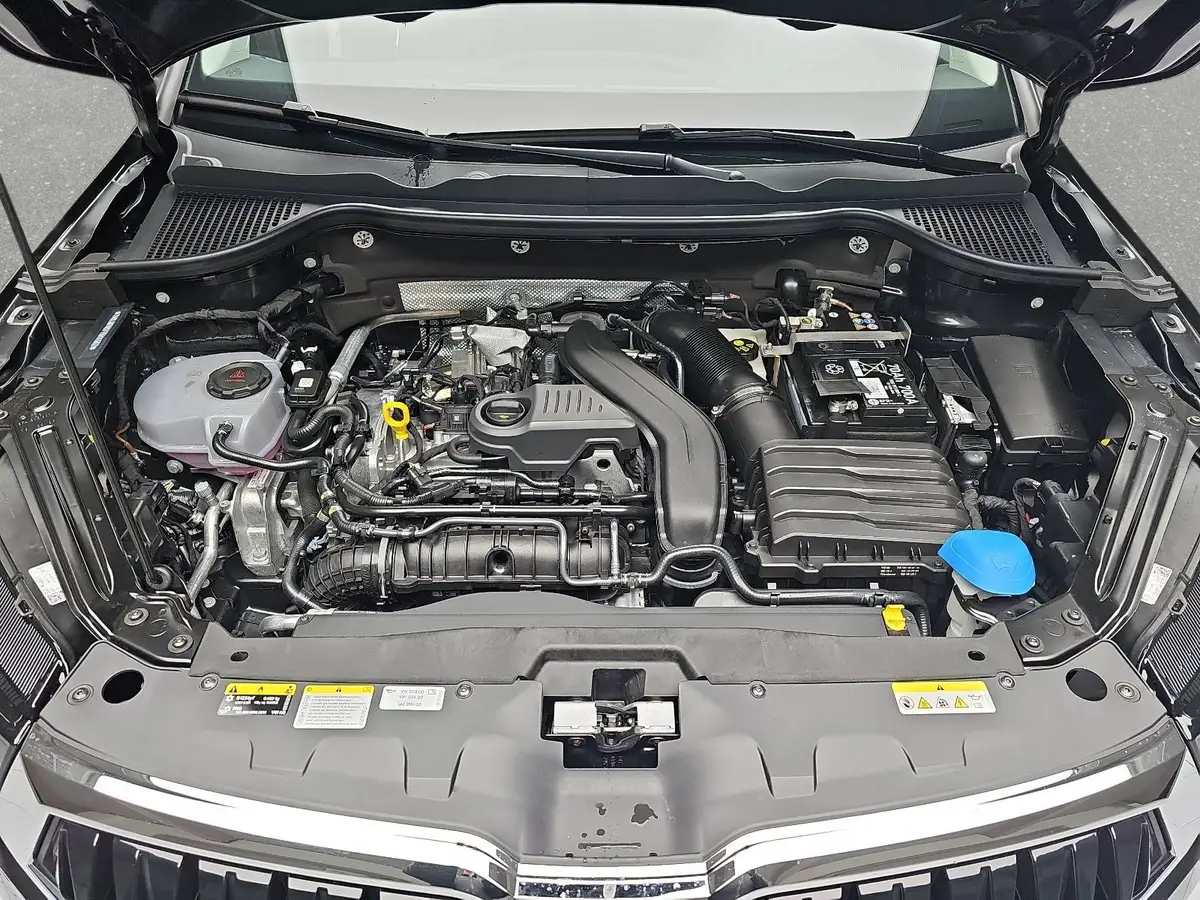 SKODA KAROQ 1.5 TSI DSG SELECTION NAVI LED ACC WINTER KAMERA A