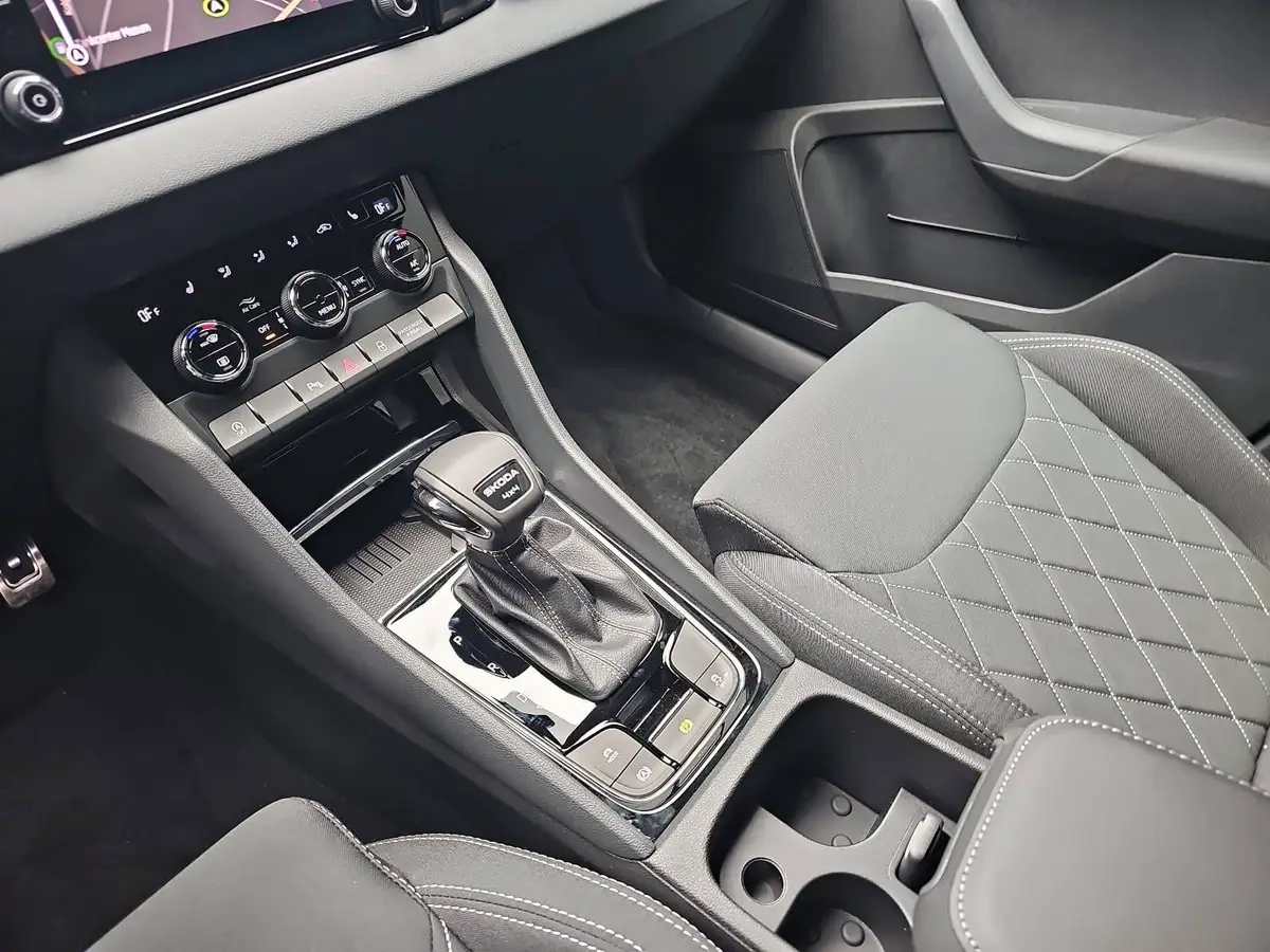 SKODA KAROQ 2.0 TSI DSG SPORTLINE 4X4 MATRIX ACC AHK