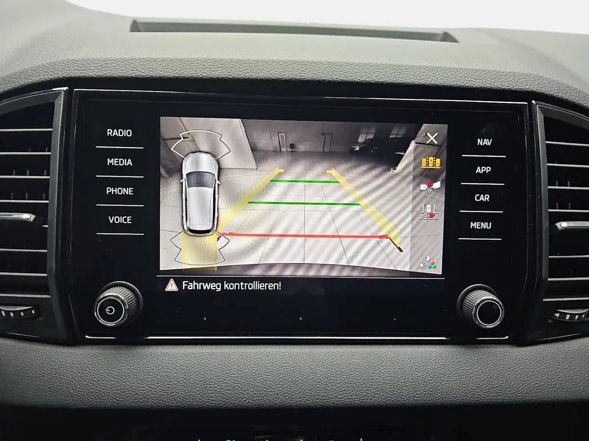 SKODA KAROQ 1.5 TSI DSG SELECTION LED ACC AHK