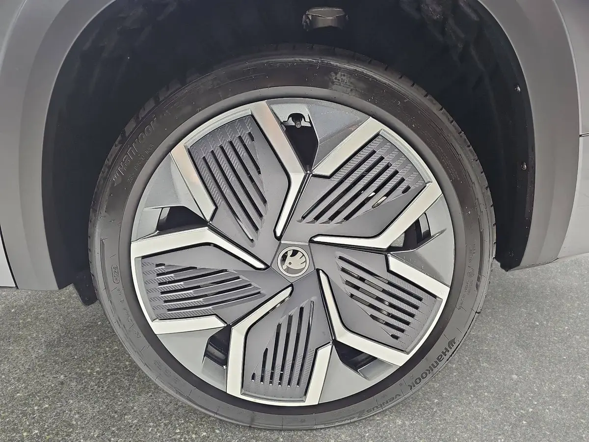 SKODA KODIAQ 1.5 TSI DSG IV PHEV SPORTLINE AHK PANO LM