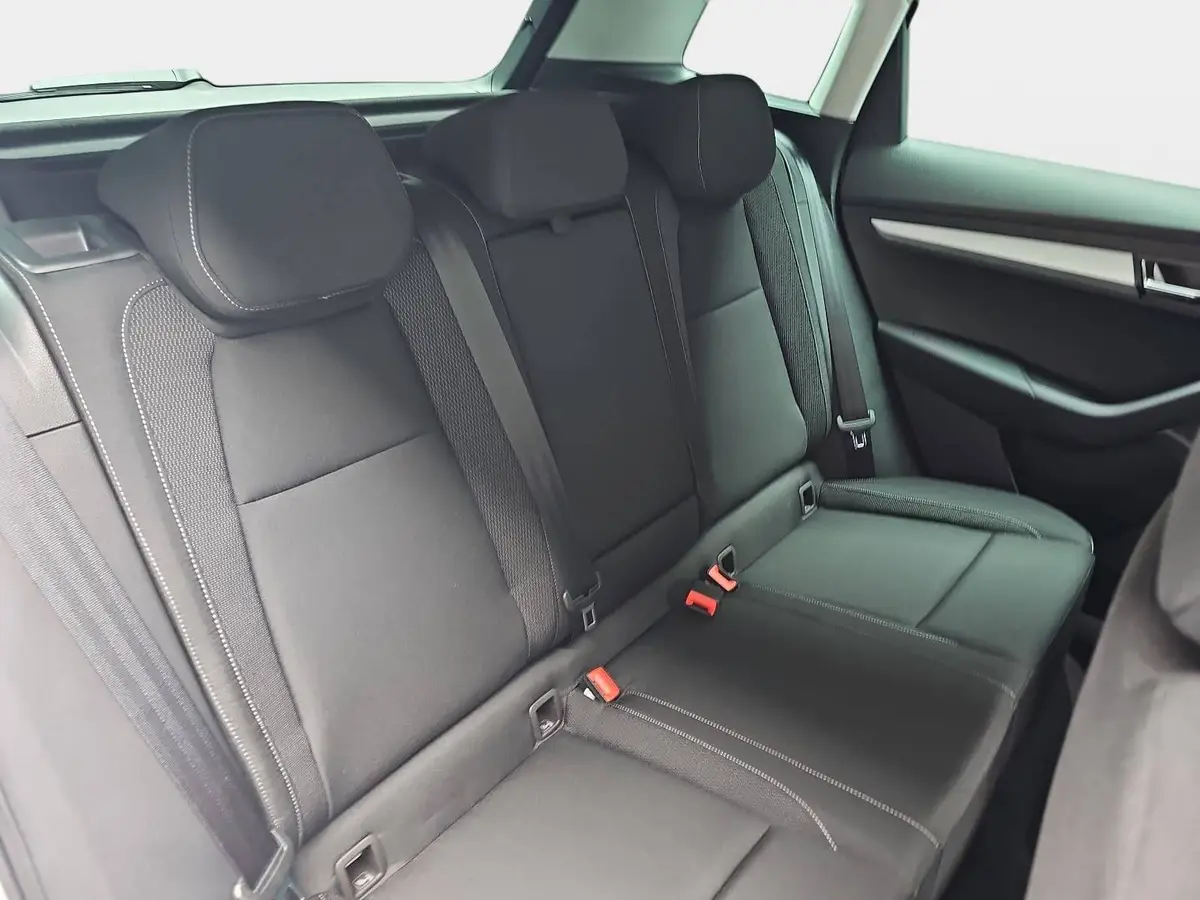 SKODA KAROQ 1.5 TSI DSG SELECTION LED ACC AHK