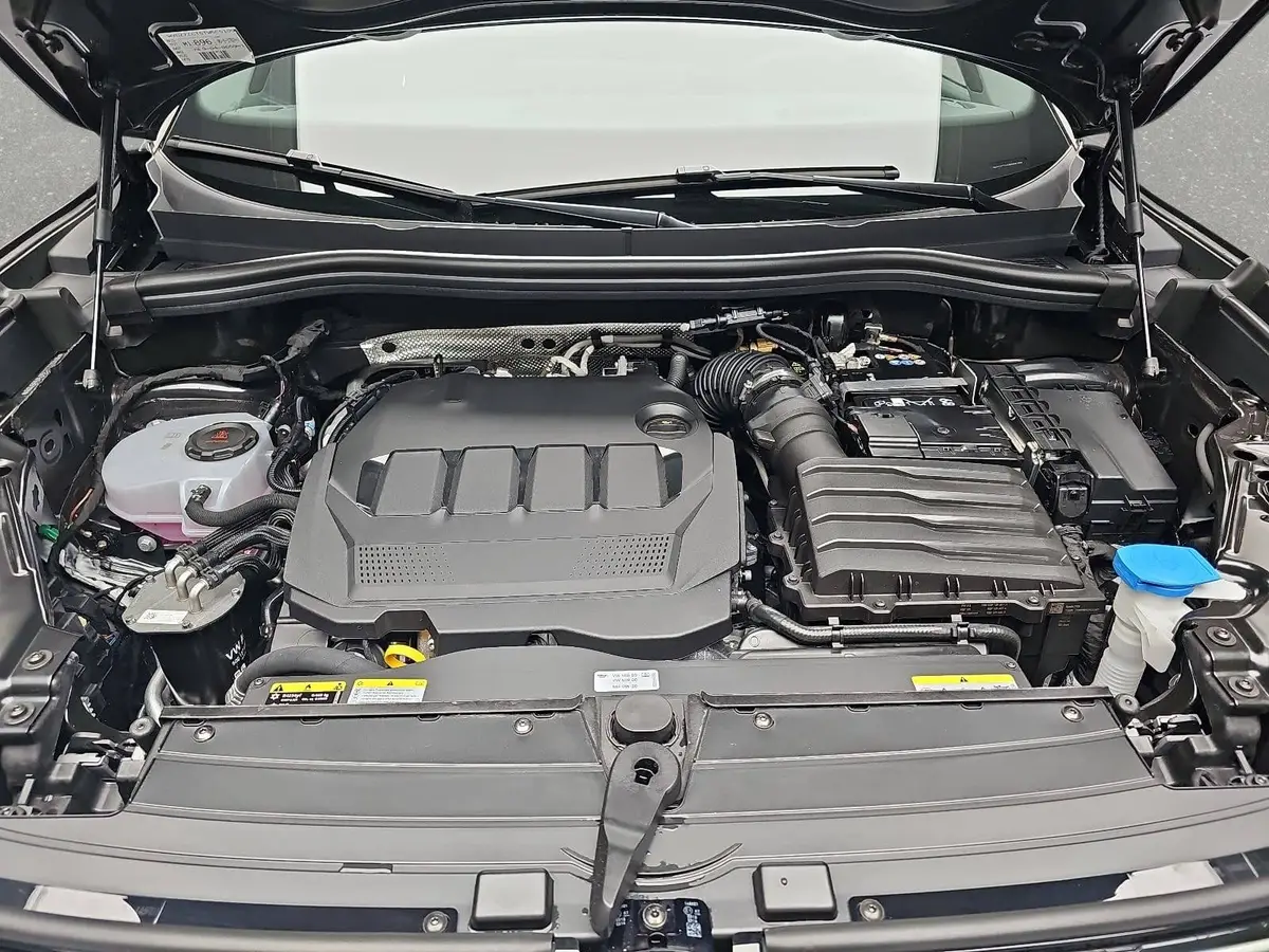 VW TIGUAN 2.0 TDI DSG R-LINE NAVI LED PANO