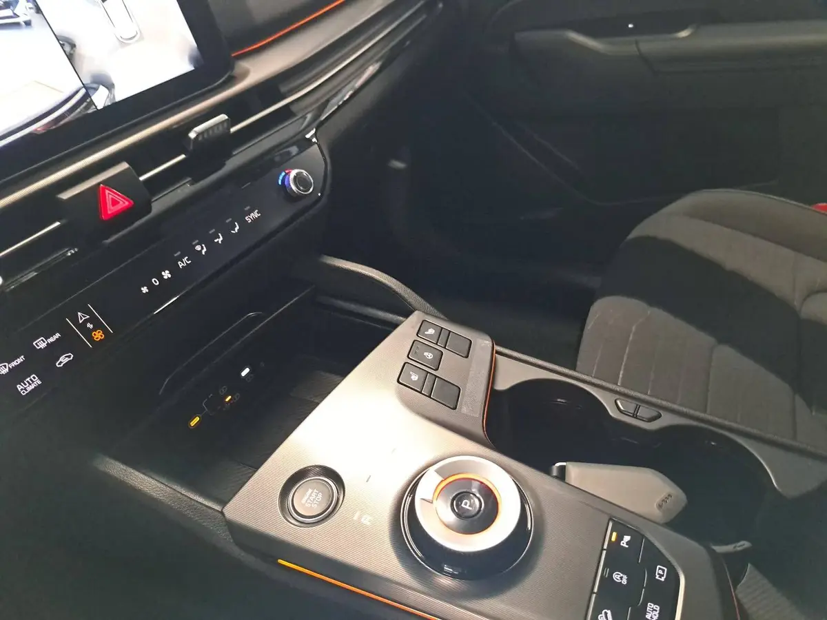 KIA SPORTAGE 1.6 T-GDI 150 2WD DCT SPIRIT MJ26 GLASDACH DRIVEWISE SOUND