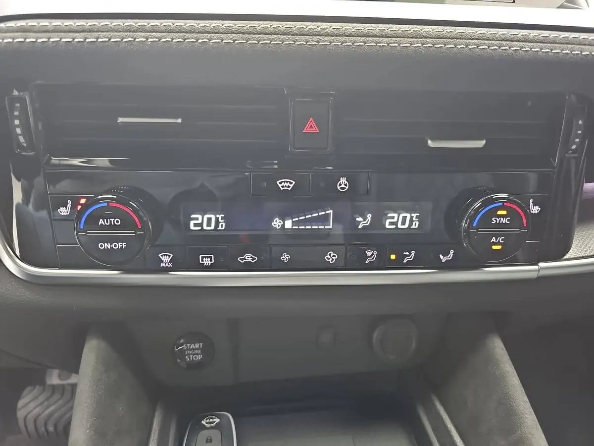 NISSAN QASHQAI 1.3 DIG-T MHEV AUTO. TEKNA PREMIUM PAKET 2-FARBEN