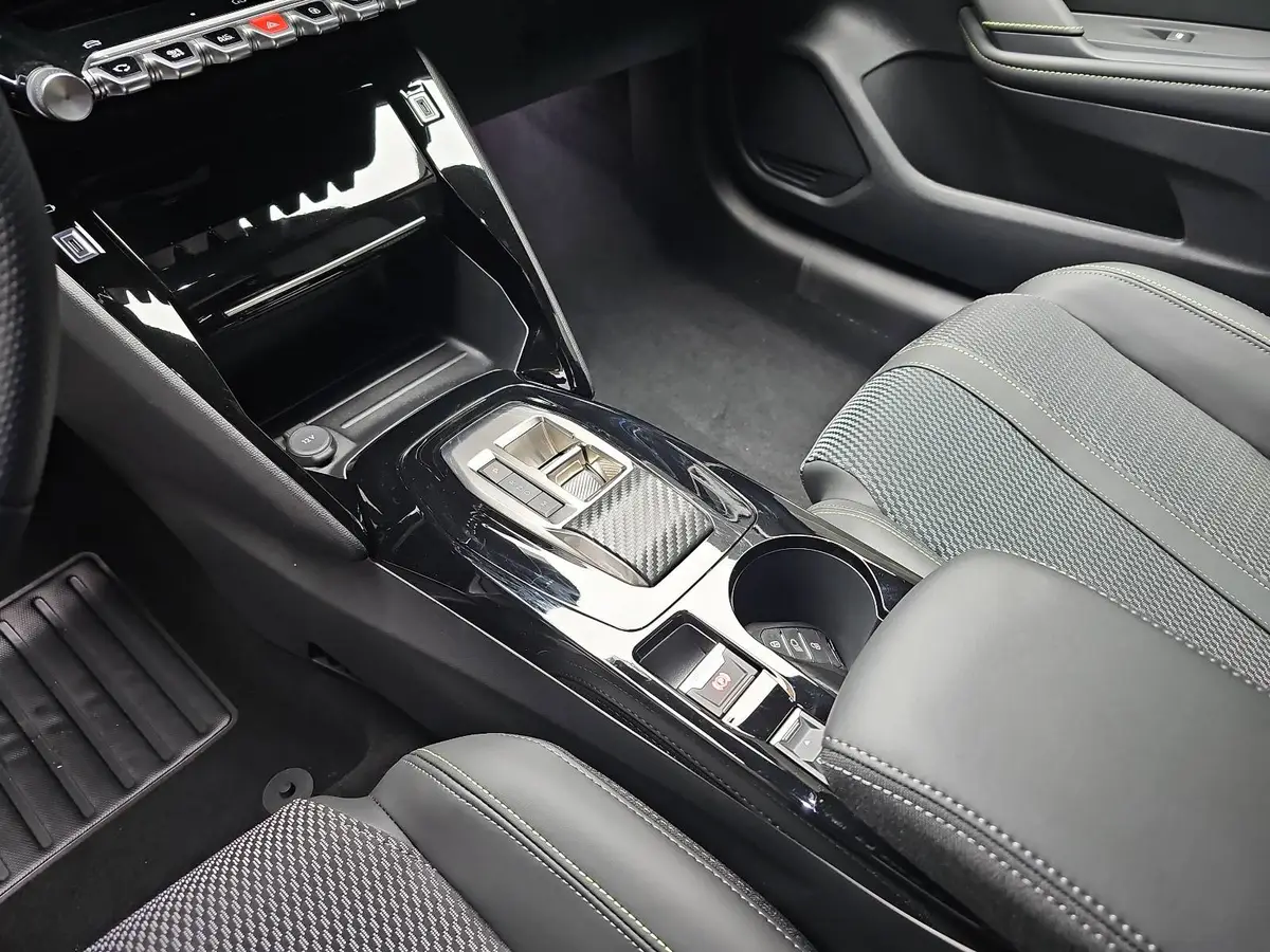 PEUGEOT 208 1.2 HYBRID 110 E-DSC6 GT KLIMA LED MIRROR-SCREEN K