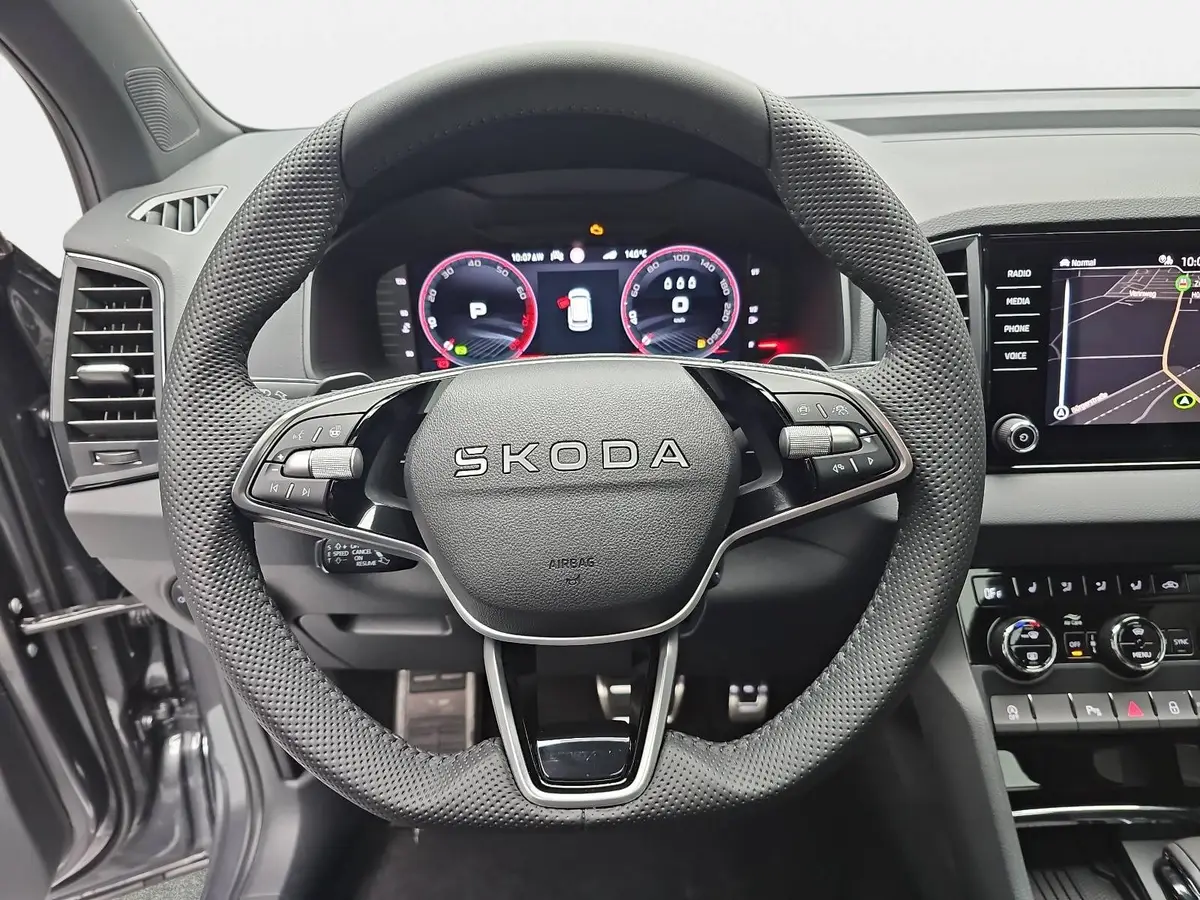 SKODA KAROQ 1.5 TSI DSG SPORTLINE NAVI LED PANO ACC WINTER KAM