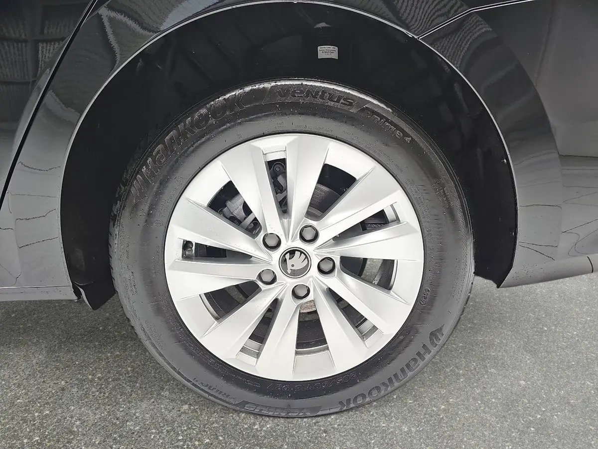 SKODA OCTAVIA COMBI 1.5 TSI DSG 130 JAHRE KLIMAAUTO LED SMARTLINK KAME