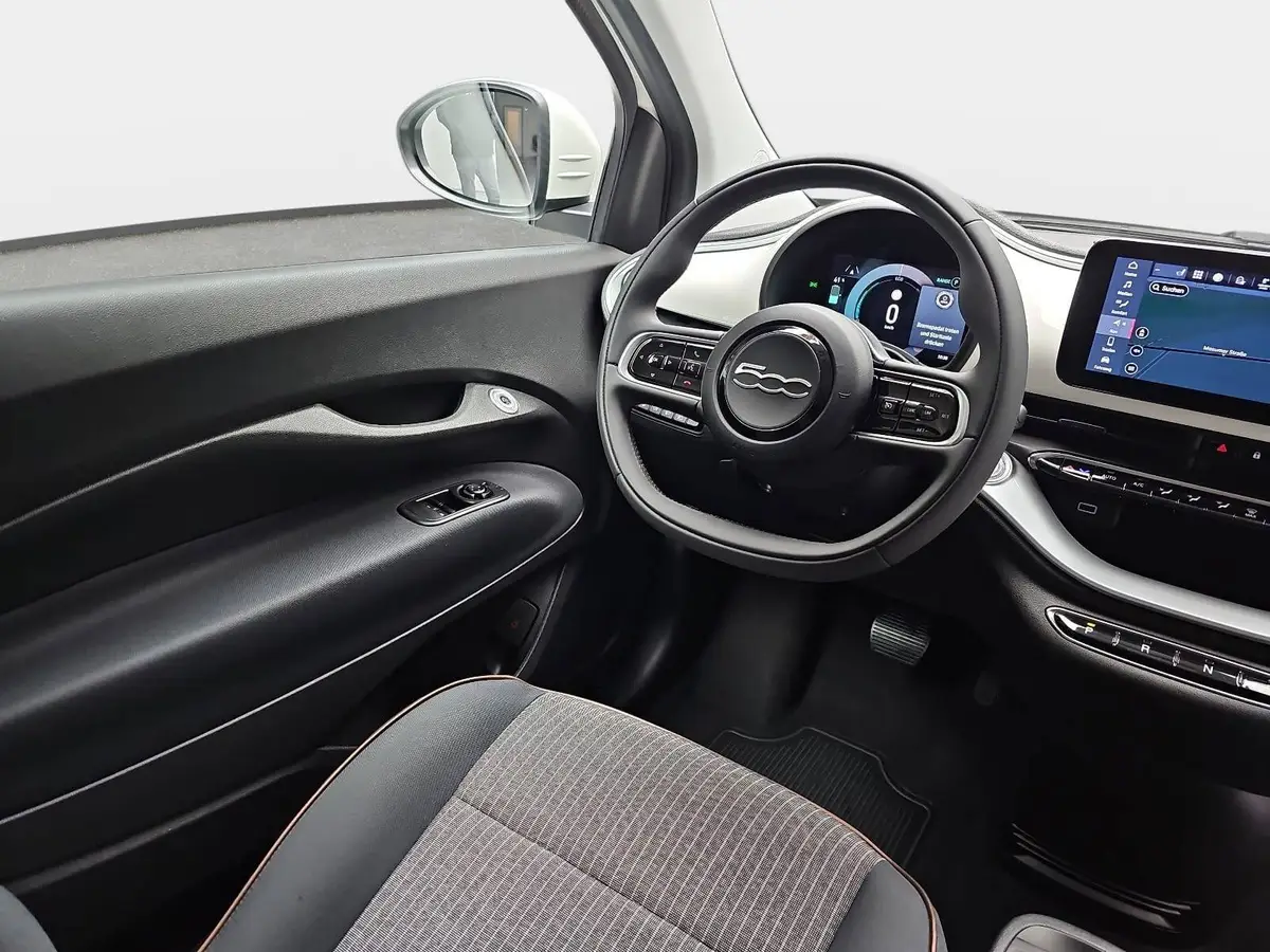 FIAT 500E ELEKTRO 42 KWH 3+1 ICON NAVI KLIMA DAB APPLE/ANDROID LM