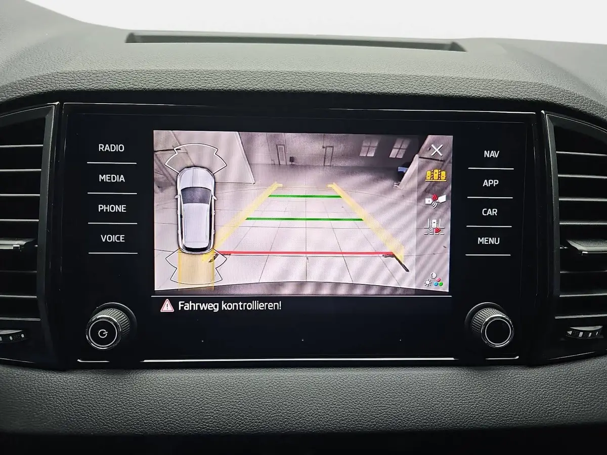 SKODA KAROQ 1.5 TSI DSG 130 JAHRE LED DAB SICHT WINTER EL.HECK