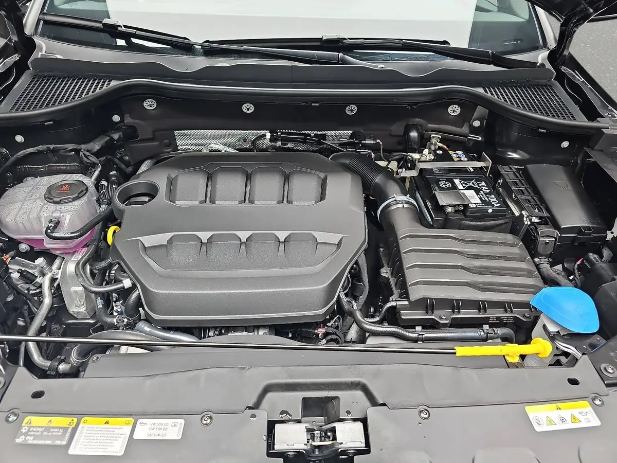 SKODA KAROQ 2.0 TSI DSG SPORTLINE 4X4 AHK PANO