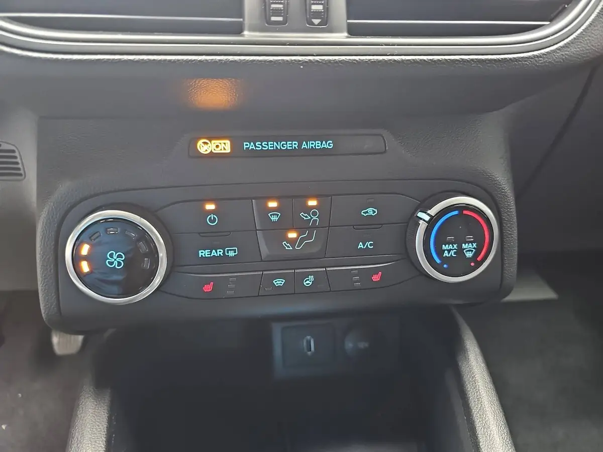 FORD FOCUS 1.0 EB TURNIER TREND KLIMA DAB LED