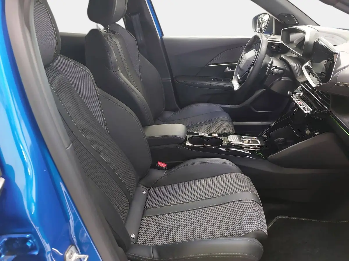 PEUGEOT 2008 1.2 PURETECH GT AHK ACC P-ASSIST