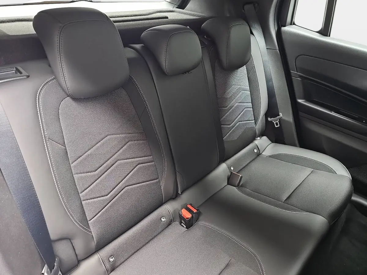 JEEP AVENGER 1.2 GSE T3 ALTITUDE MJ25 WINTER PAKET ALLWETTERREIFEN