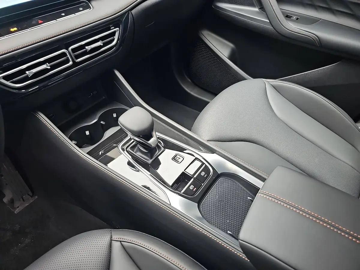 MG HS 1.5 PLUG-IN-HYBRID LUXURY LEDER 360-GRAD-KAMERA 19-ZOLL-LM