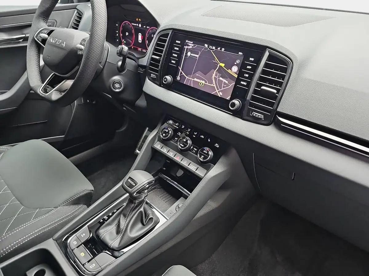 SKODA KAROQ 1.5 TSI DSG SPORTLINE NAVI LED-MATRIX PANO CANTON 