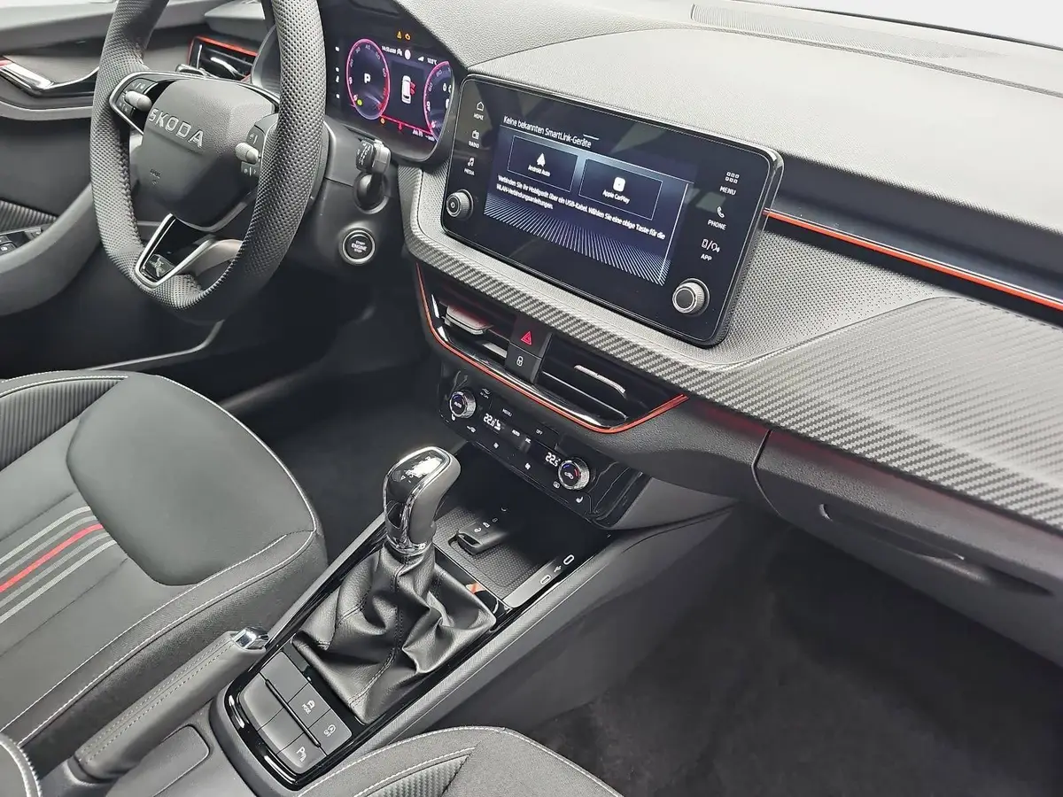 SKODA KAMIQ 1.5 TSI DSG MONTE CARLO LED AUDIO DAB PANO WINTER 