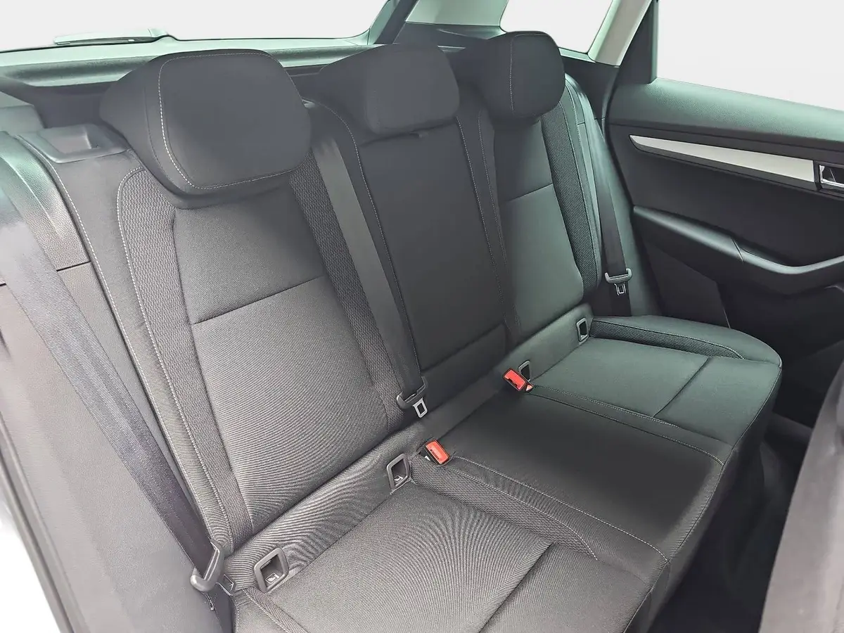 SKODA KAROQ 1.5 TSI DSG 130 JAHRE LED DAB SICHT WINTER EL.HECK