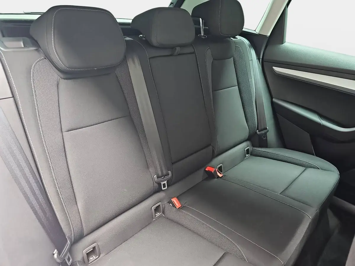 SKODA KAROQ 2.0 TDI DSG DRIVE NAVI LED AHK LM