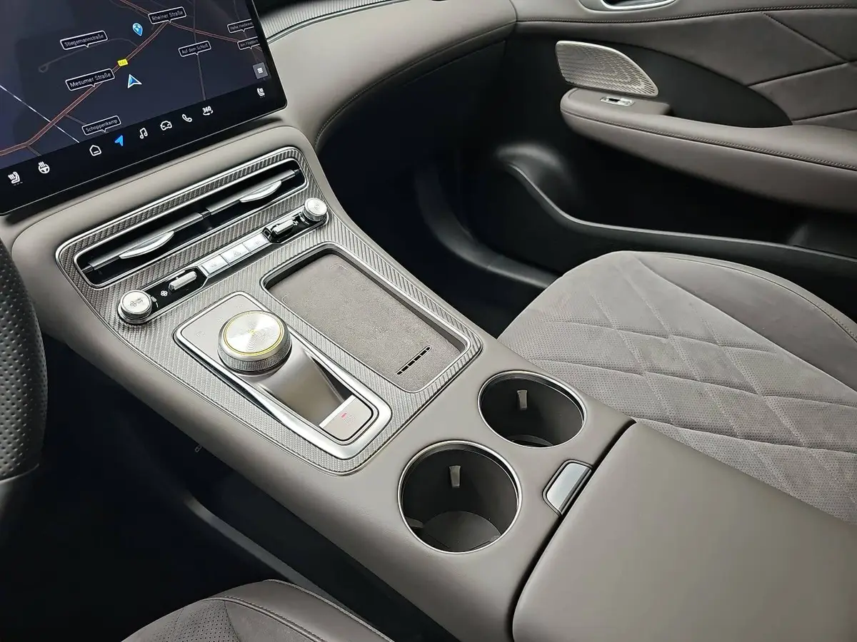 MG ANDERE EV 77 KWH LUXURY PANORAMA LEDER 20-ZOLL