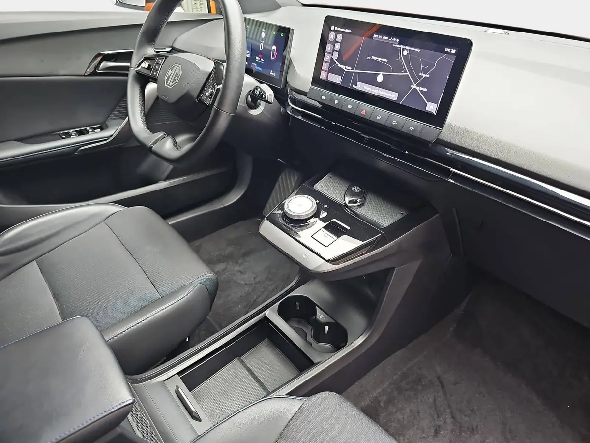 MG MG4 AUTO. 64KWH LUXURY LED KLIMAUTO WINTER