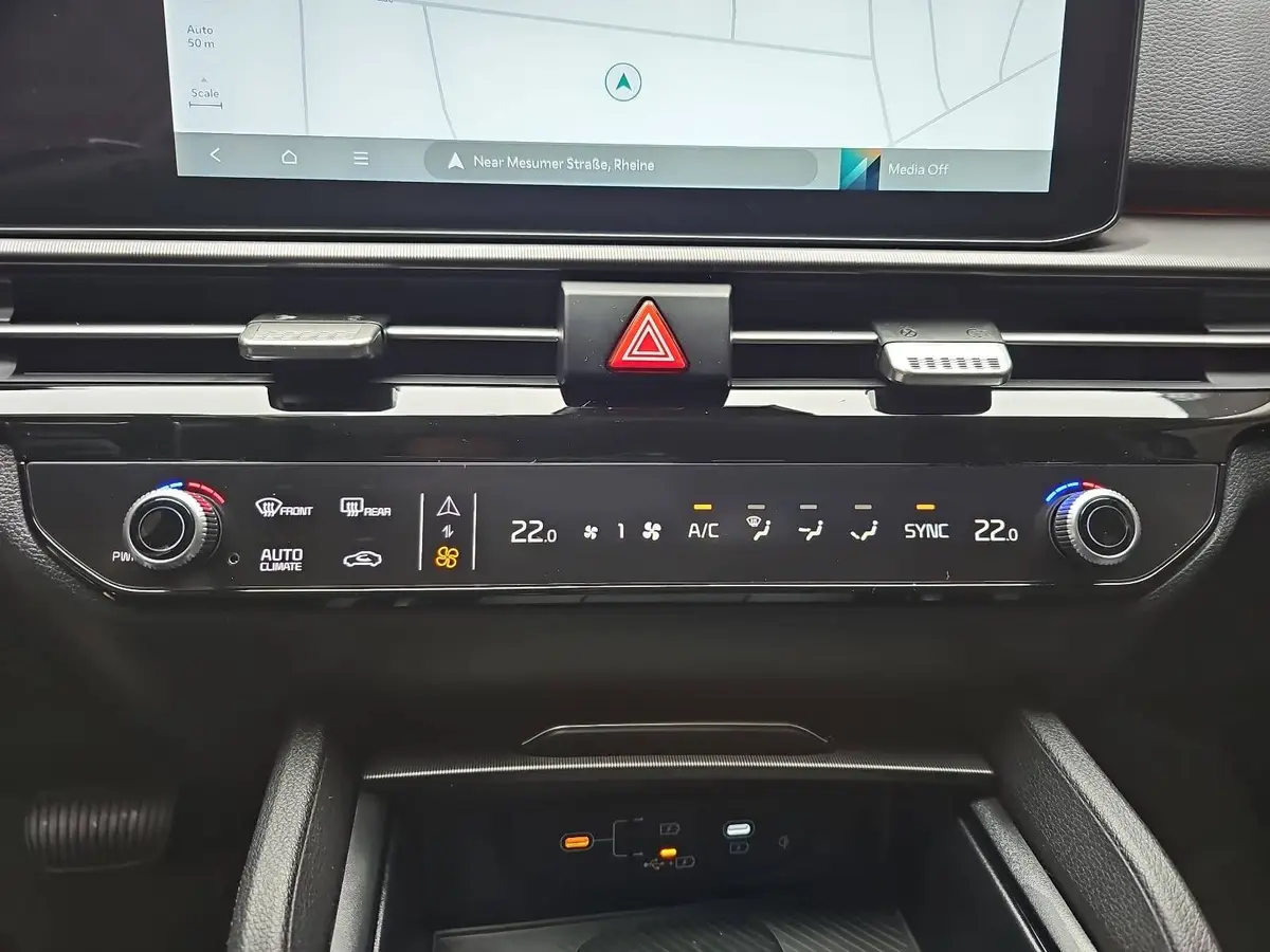 KIA SPORTAGE 1.6 T-GDI 150 2WD DCT SPIRIT MJ26 GLASDACH DRIVEWISE SOUND