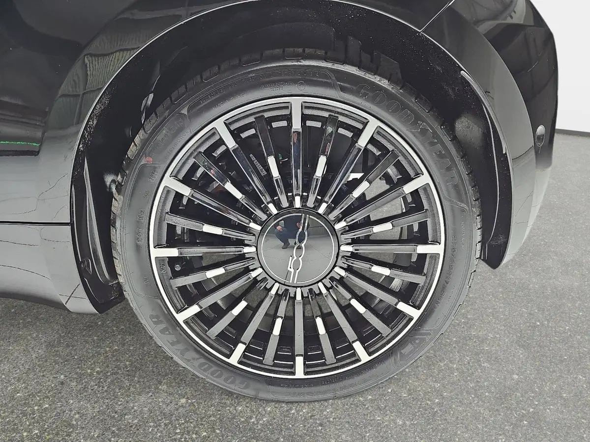 FIAT 500E ELEKTRO 42 KWH LA PRIMA