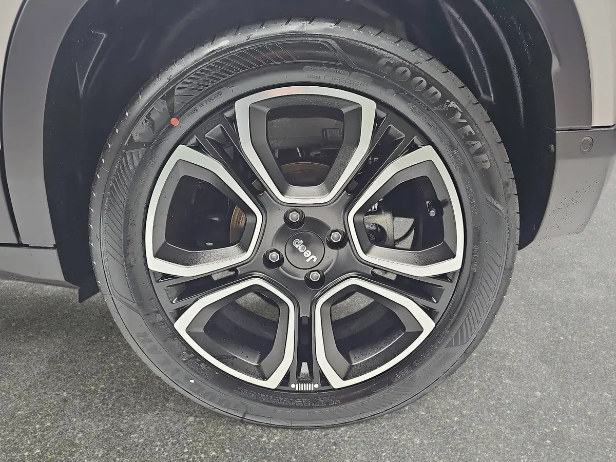 JEEP AVENGER ELEKTRO SUMMIT MJ26 LEDERSITZE INFOTAINMENT & KOMFORTPAKET