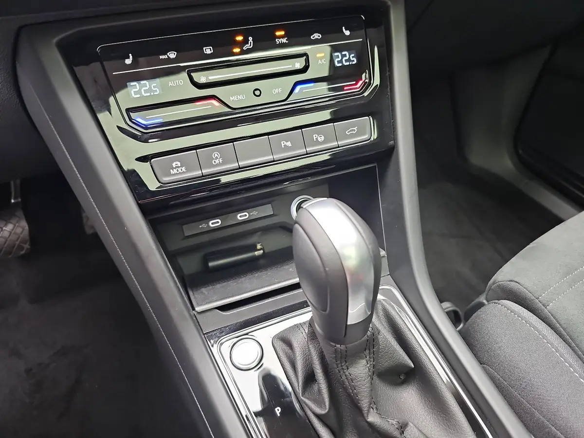 VW TOURAN 1.5 TSI DSG HIGHLINE R-LINE NAVI LED ACC PANO KAME