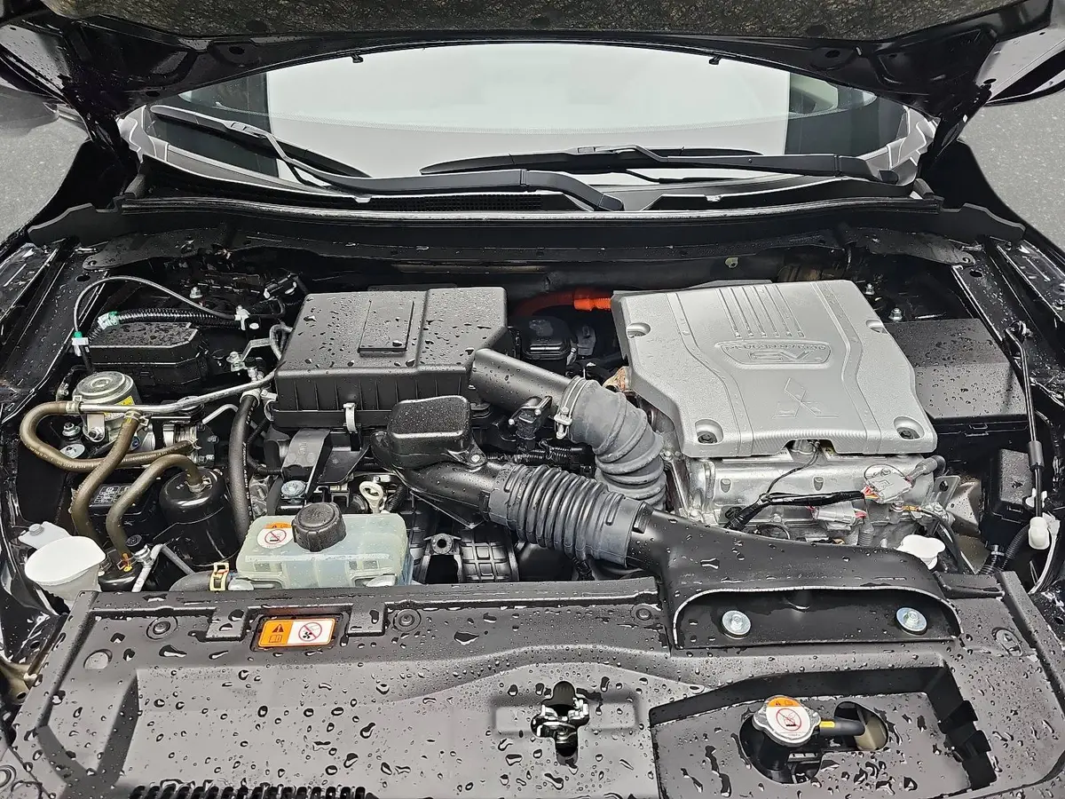 MITSUBISHI ECLIPSE CROSS 2.4 MIVEC PHEV CVT SELECT NAVI LED STANDH. 360° LM