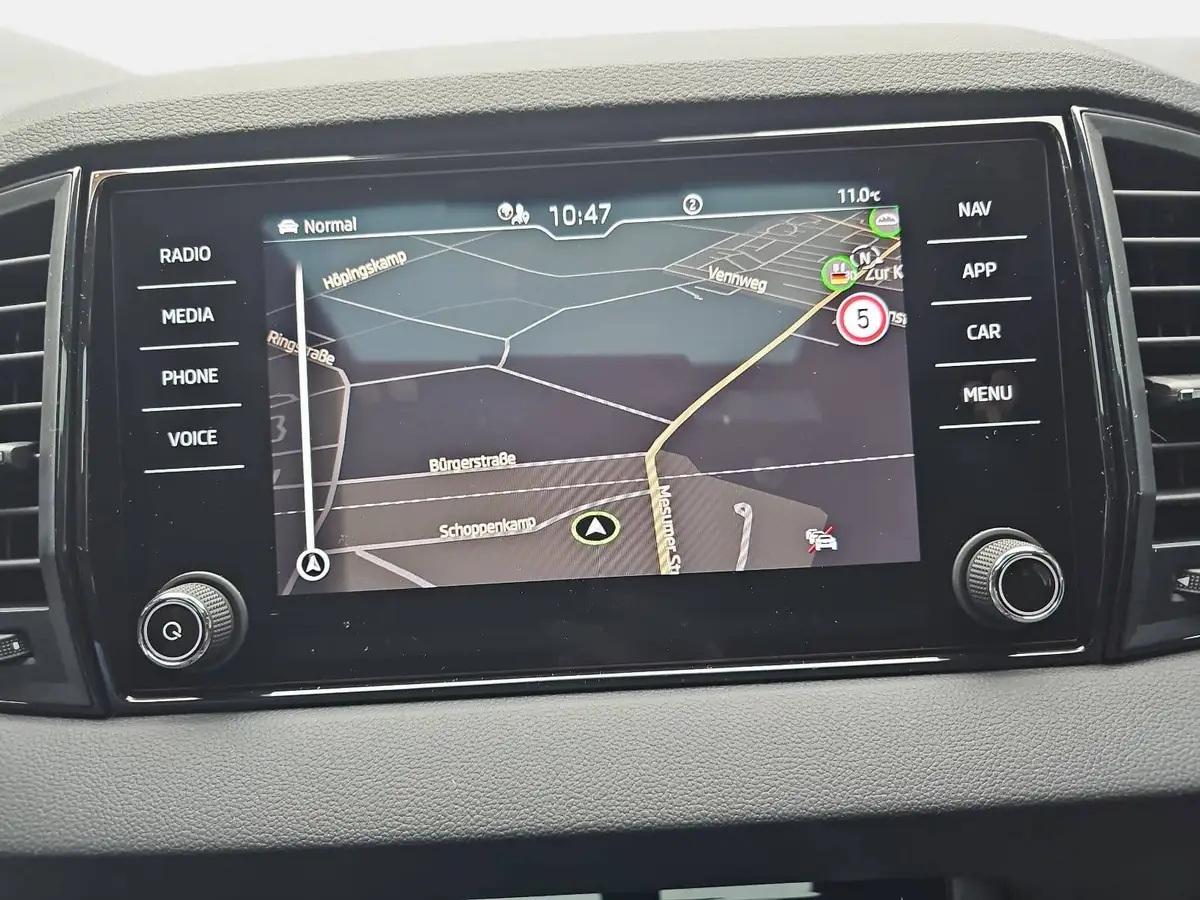 SKODA KAROQ 1.5 TSI DSG SPORTLINE NAVI LED-MATRIX PANO CANTON