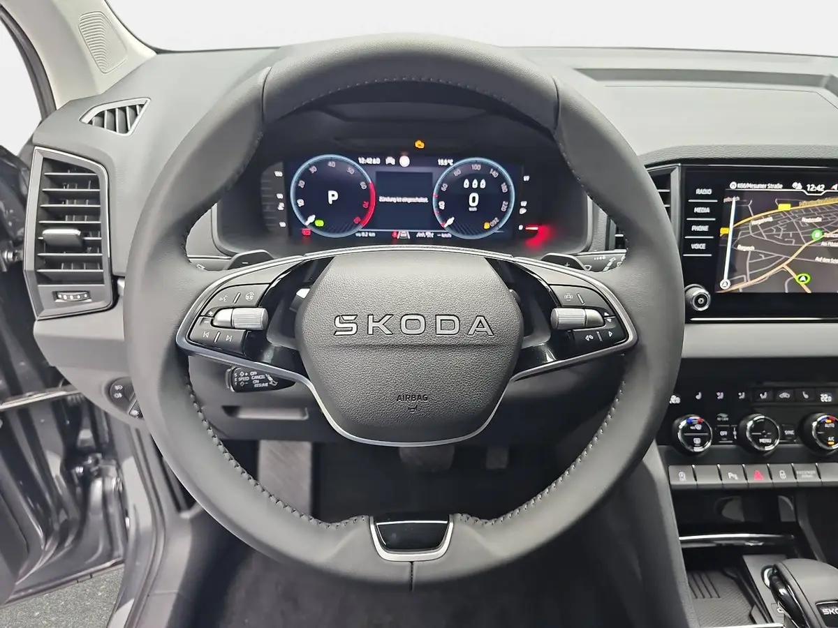 SKODA KAROQ 1.5 TSI DSG SELECTION LED ACC AHK