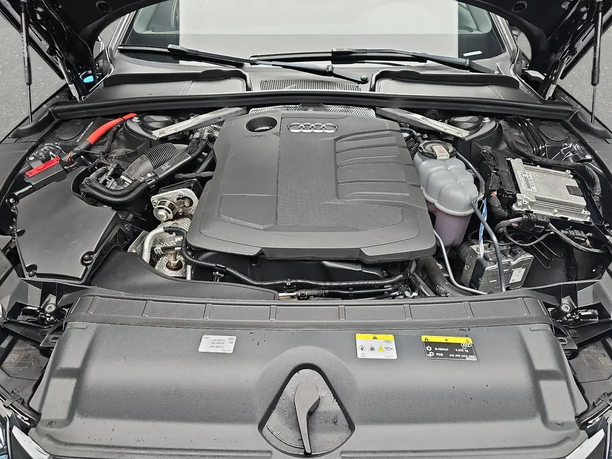 AUDI A4 AVANT 30 TDI S-TRONIC S LINE NAVI LED PANO BLACK-L