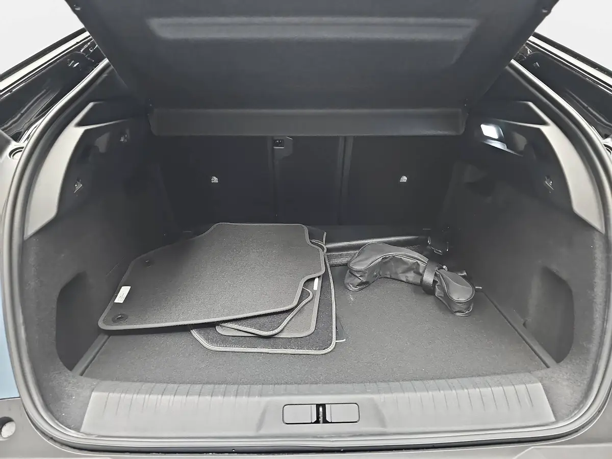 PEUGEOT 3008 1.2 HYBRID 145 E-DSC6 GT NAVI KLIMA LED AHK LM19