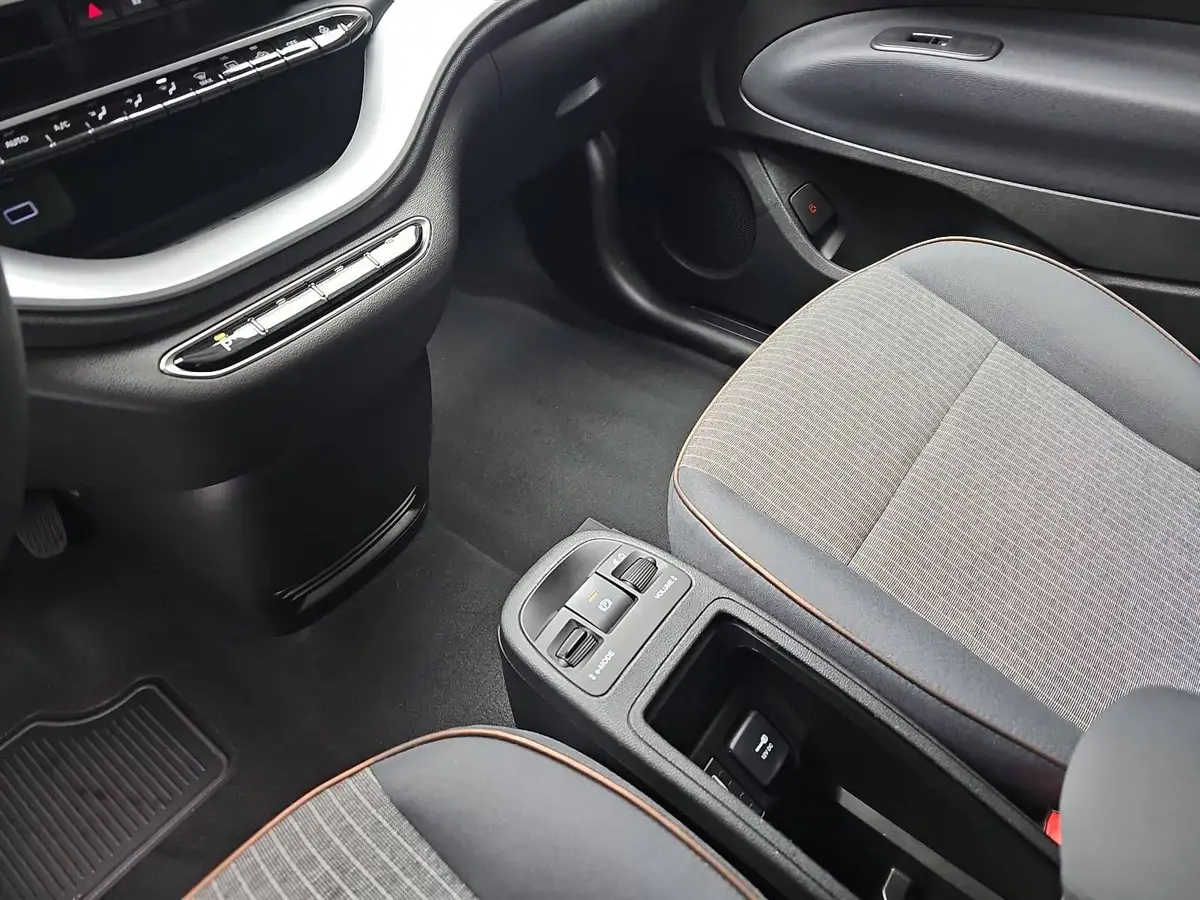 FIAT 500E ELEKTRO 42 KWH 3+1 ICON NAVI KLIMA DAB APPLE/ANDROID LM