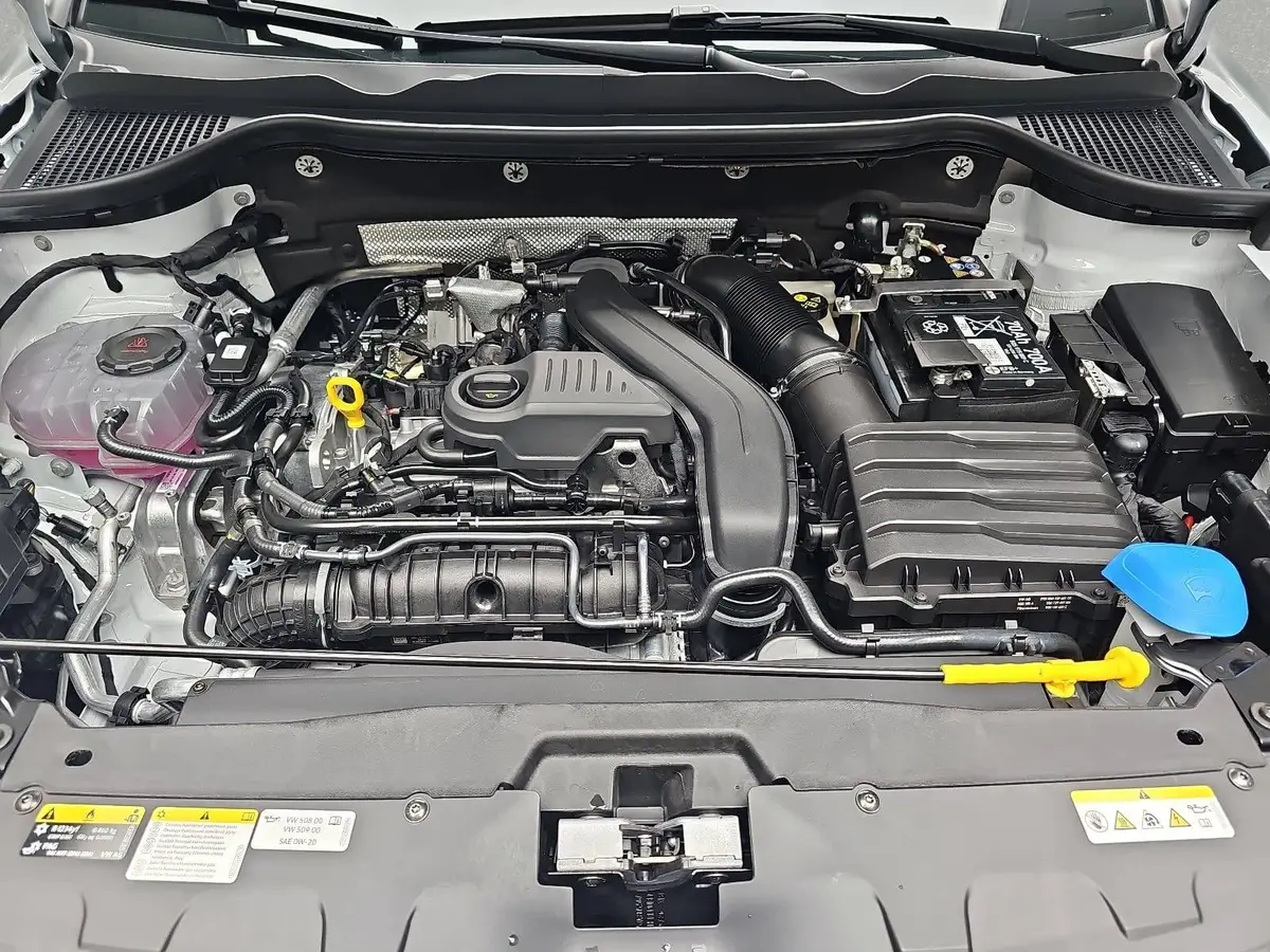 SKODA KAROQ 1.5 TSI DSG 130 JAHRE LED AHK LM