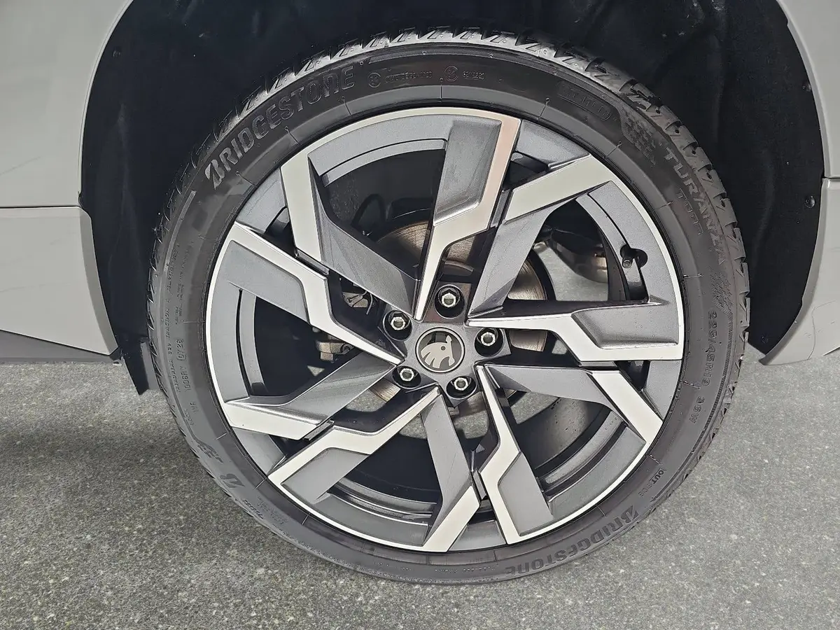 SKODA KAROQ 2.0 TSI DSG SPORTLINE 4X4 AHK PANO