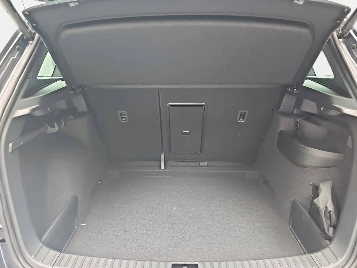 SKODA KAROQ 2.0 TSI DSG SPORTLINE 4X4 AHK PANO