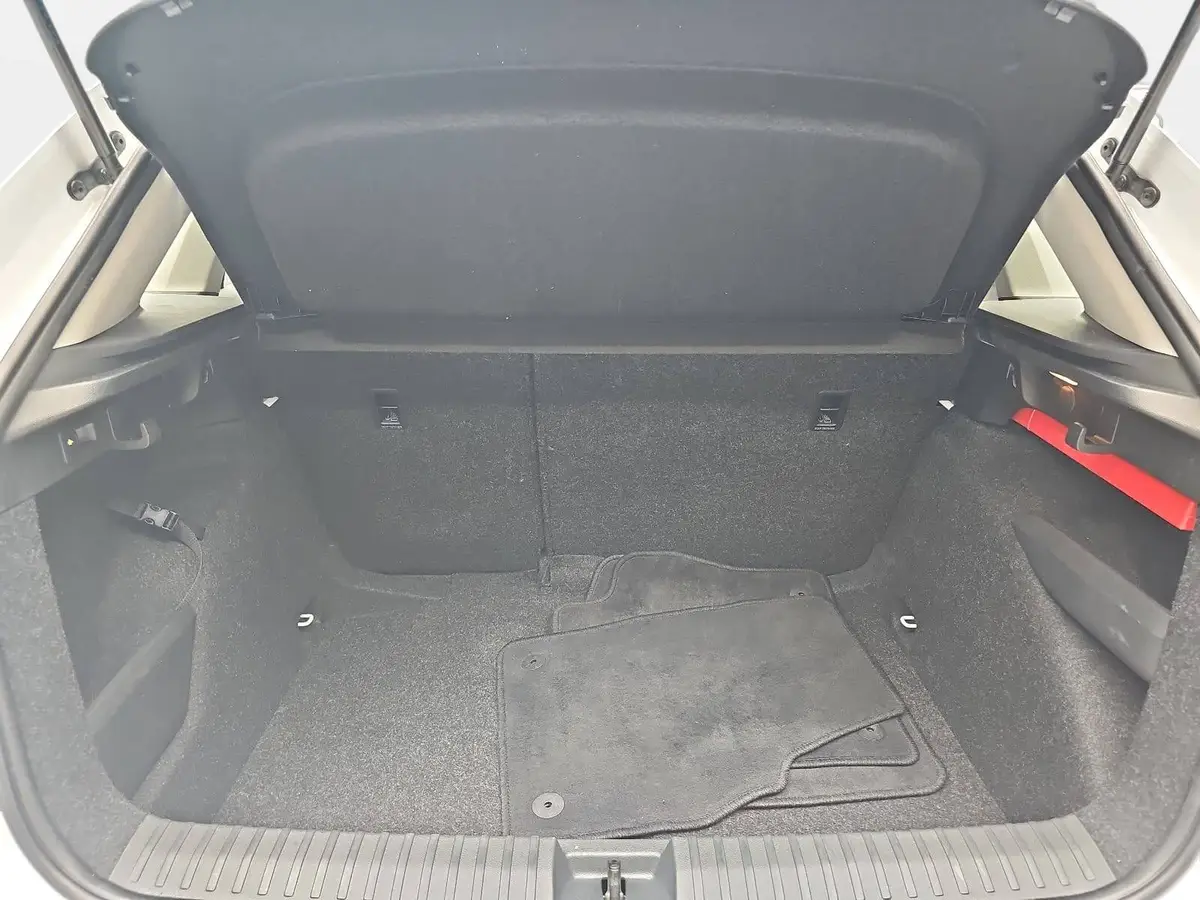 SKODA KAMIQ 1.0 TSI SELECTION KAMERA AHK LM