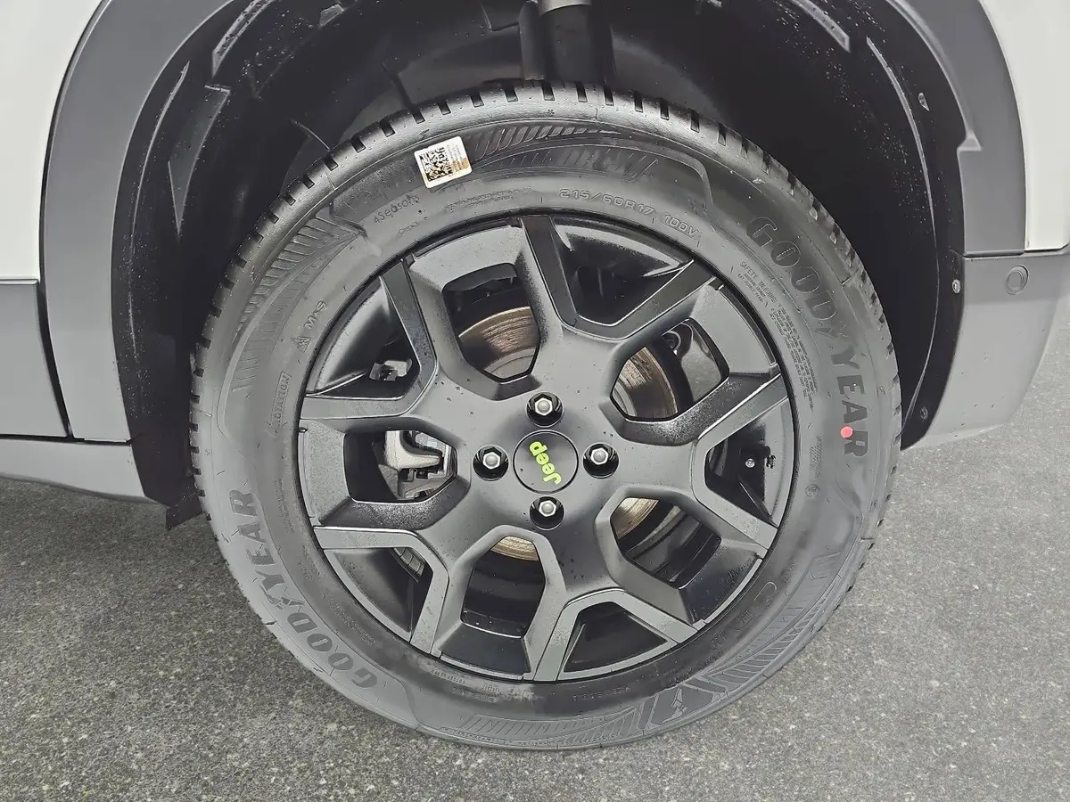 JEEP AVENGER 1.2 E-HYBRID T3 DCT 4XE OVERLAND MJ26 INFOTAINMENT & KOMFORTPAKET