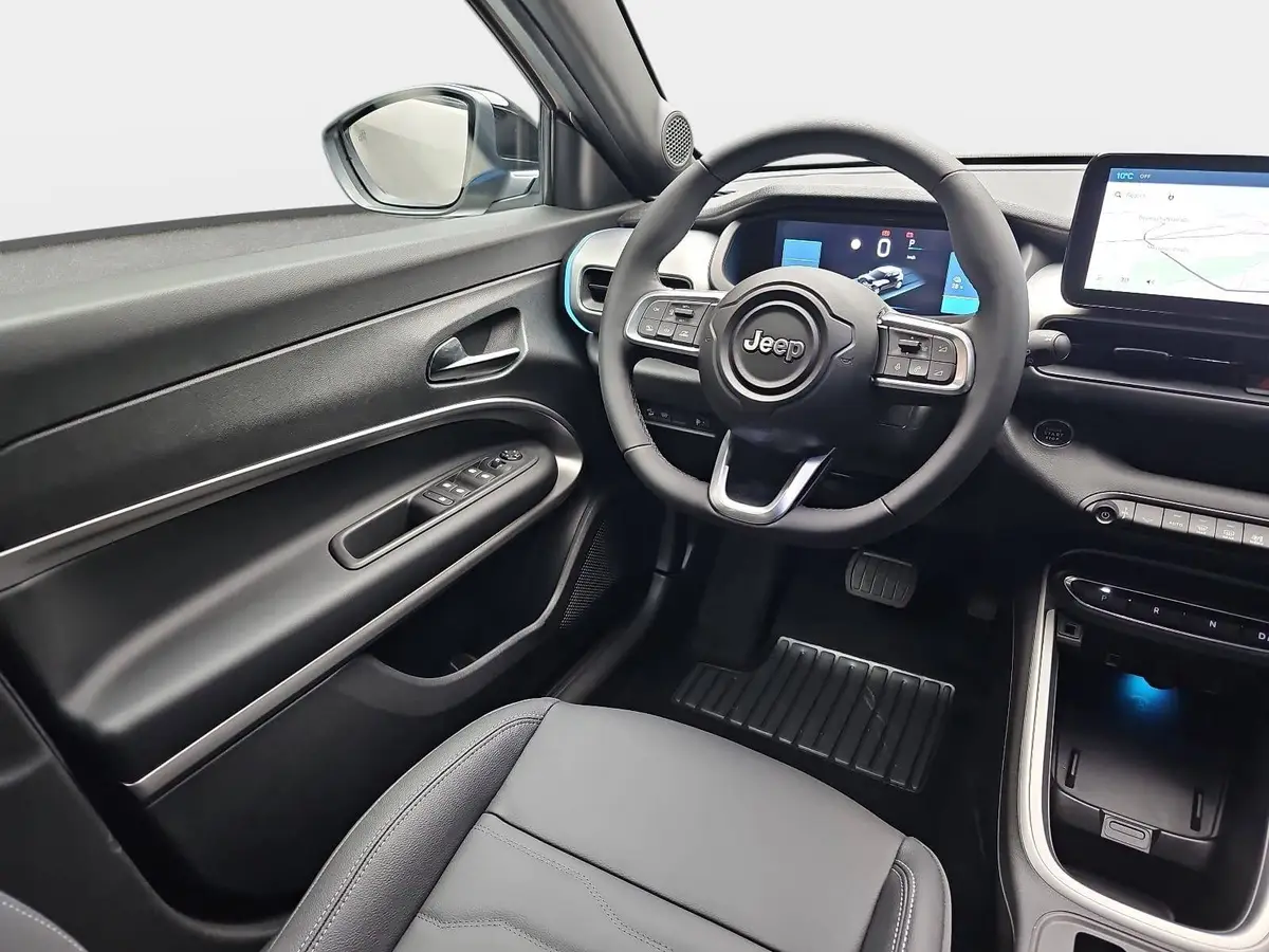 JEEP AVENGER FÖRDERFÄHIG ELEKTRO SUMMIT MJ26 LEDERSITZE INFOTAINMENT & KOMFORTPAKET