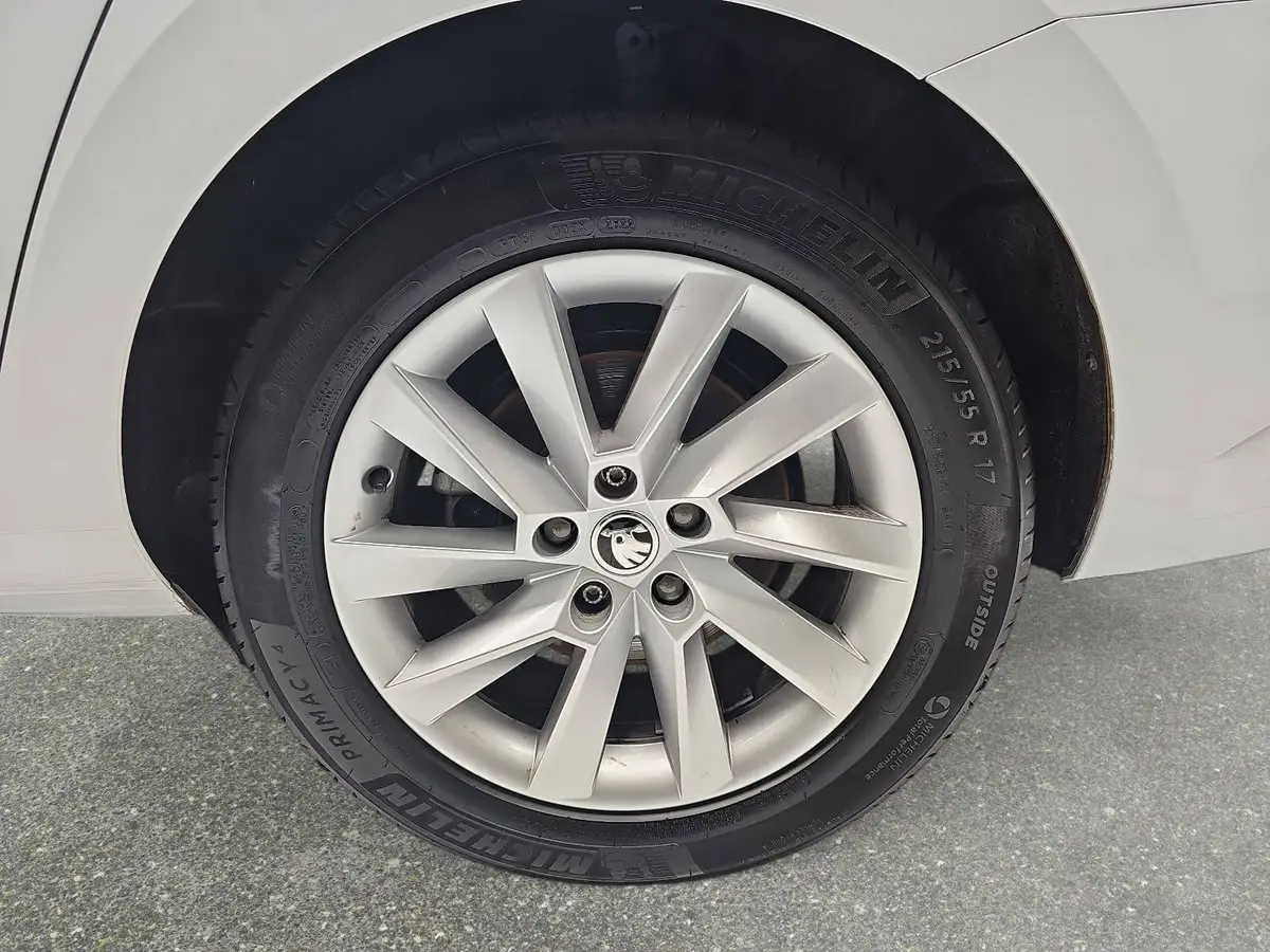 SKODA SUPERB COMBI 2.0 TDI DSG STYLE NAVI LED LM