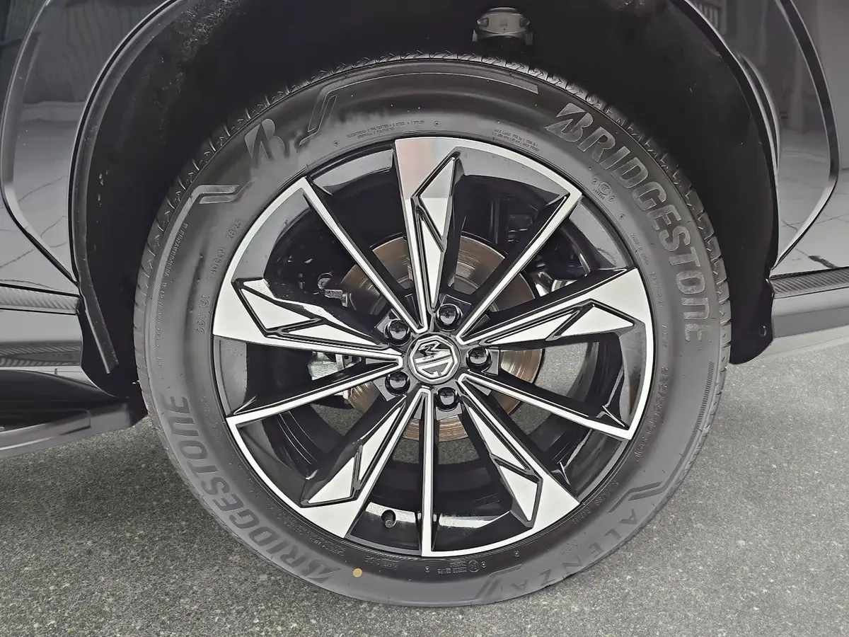 MG HS FÖRDERFÄHIG 1.5 PLUG-IN-HYBRID MY25.5 LUXURY LEDER 360-GRAD-KAMERA 19-ZOLL-LM