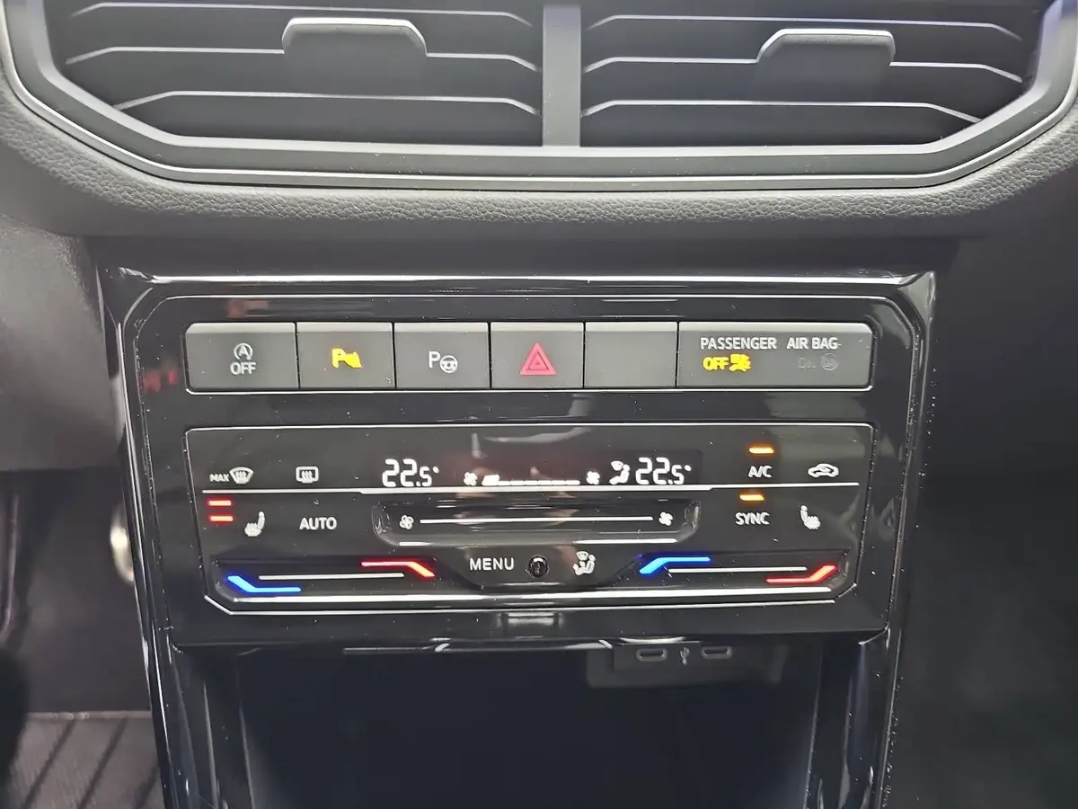 VW T-CROSS 1.5 TSI DSG R-LINE IQ-LED KLIMA DAB WINTER KAMERA 