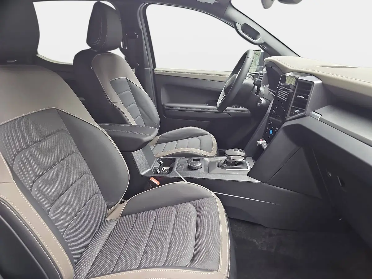 VW AMAROK 3.0 TDI AUTO. DOKA AVENTURA 4M NAVI LEDI AHK LM21