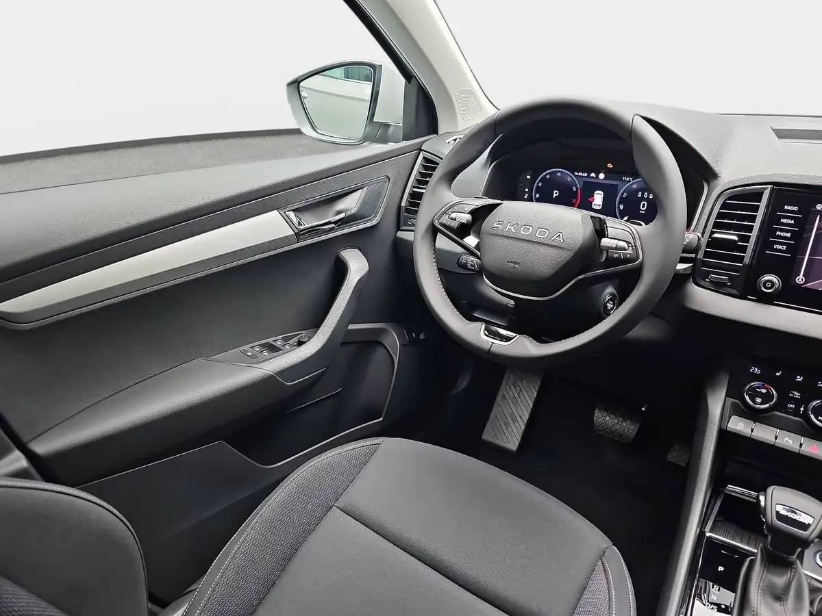 SKODA KAROQ 1.5 TSI DSG SELECTION LED ACC AHK