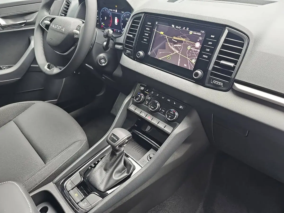 SKODA KAROQ 1.5 TSI DSG SELECTION LED ACC AHK