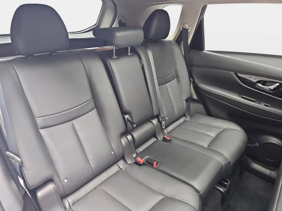 NISSAN X-TRAIL 1.3 DIG-T TEKNA LED NAVI 7-S AHK PANO LM