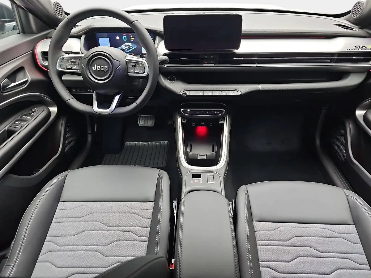 JEEP AVENGER 1.2 E-HYBRID T3 DCT 4XE OVERLAND MJ26 INFOTAINMENT & KOMFORTPAKET